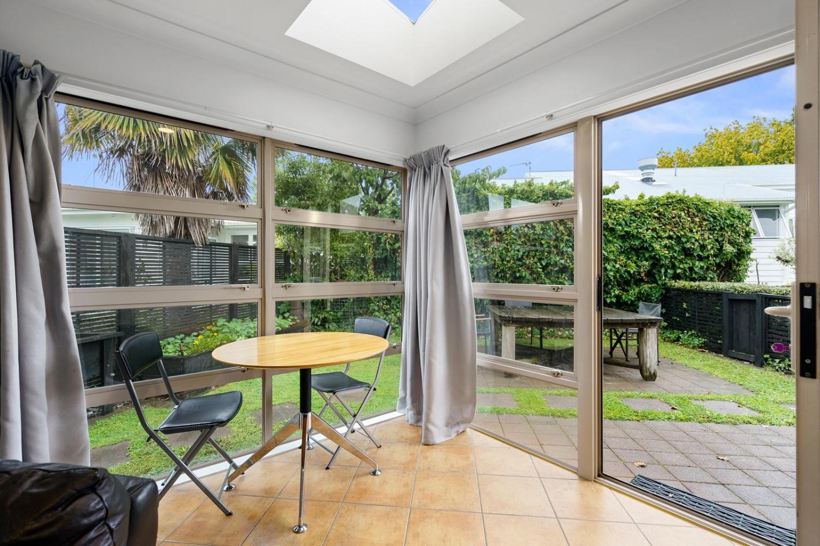 Sunny, Quiet, 2-Bedroom Unit In Fabulous Location! Cambridge Exteriör bild