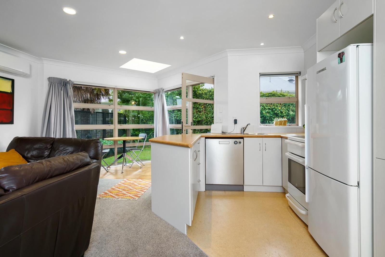Sunny, Quiet, 2-Bedroom Unit In Fabulous Location! Cambridge Exteriör bild