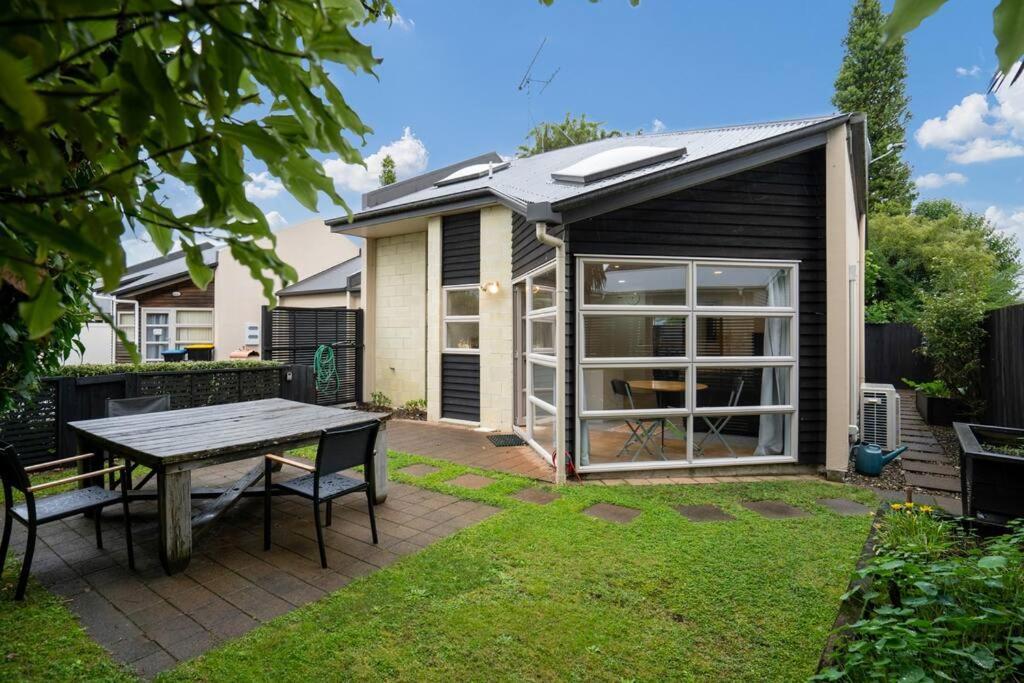 Sunny, Quiet, 2-Bedroom Unit In Fabulous Location! Cambridge Exteriör bild