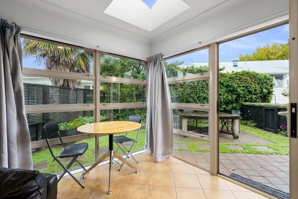 Sunny, Quiet, 2-Bedroom Unit In Fabulous Location! Cambridge Exteriör bild